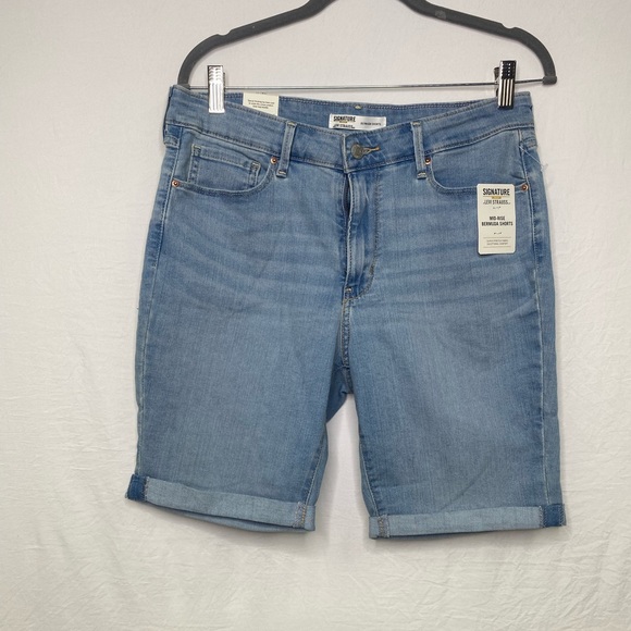 Levi's Pants - NWT Short jeans, Levis streuss light blue color 12/31